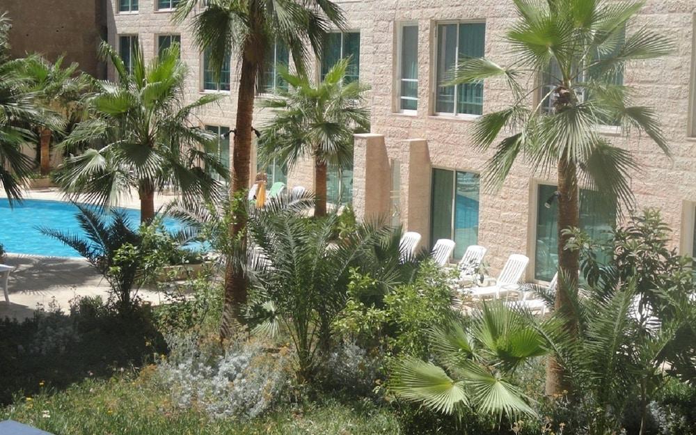 Petra Palace Hotel Wadi Musa Exteriör bild